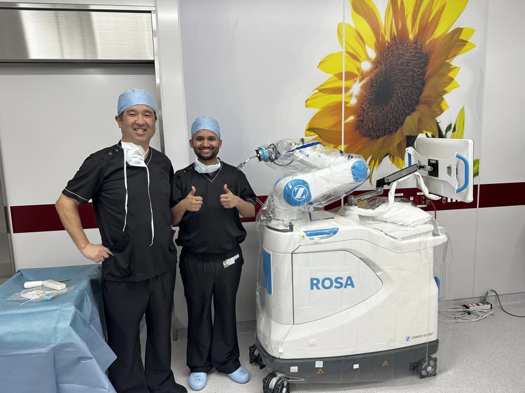 Dr. Vijay Kumar with ROSA Robotic Joint Arthroplasty System